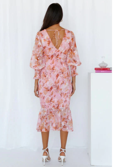 EP | Robe midi moulante et florale avec manches en voile