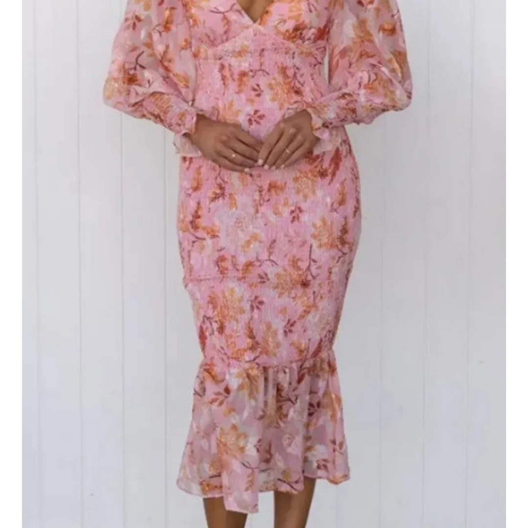 EP | Robe midi moulante et florale avec manches en voile