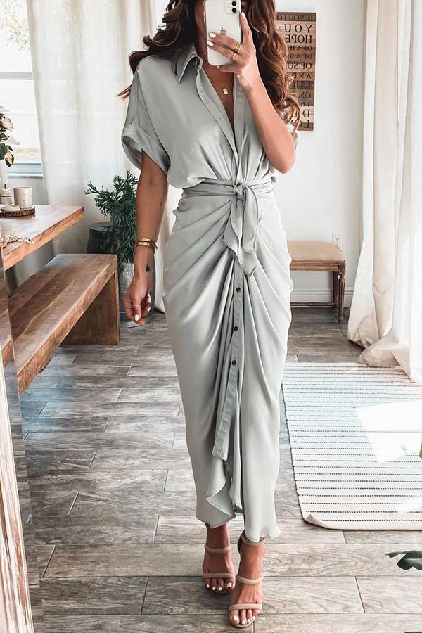 EP | Magnifique robe en satin avec boutons et voile