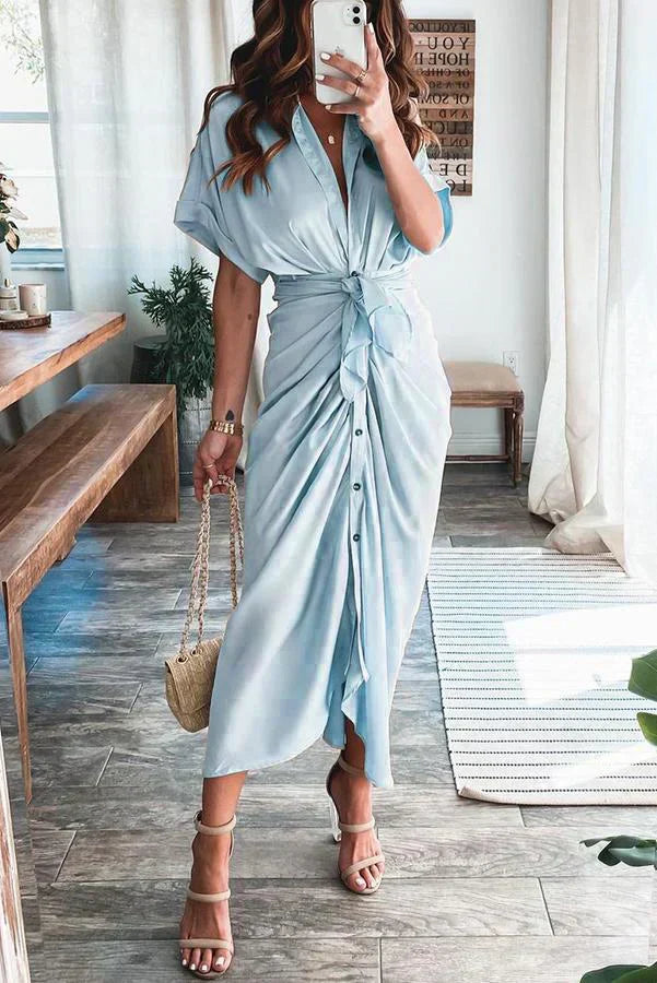 EP | Magnifique robe en satin avec boutons et voile