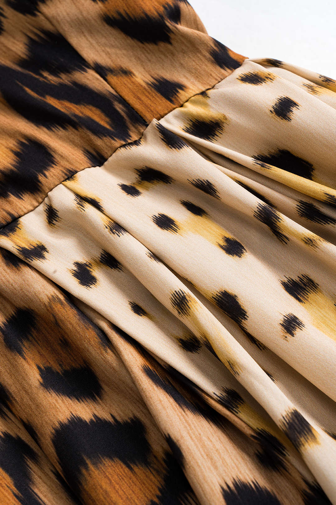 EP | Bold Leopard Print Robe midi