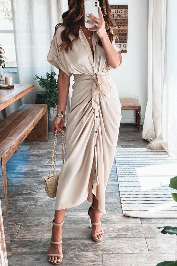 EP | Magnifique robe en satin avec boutons et voile