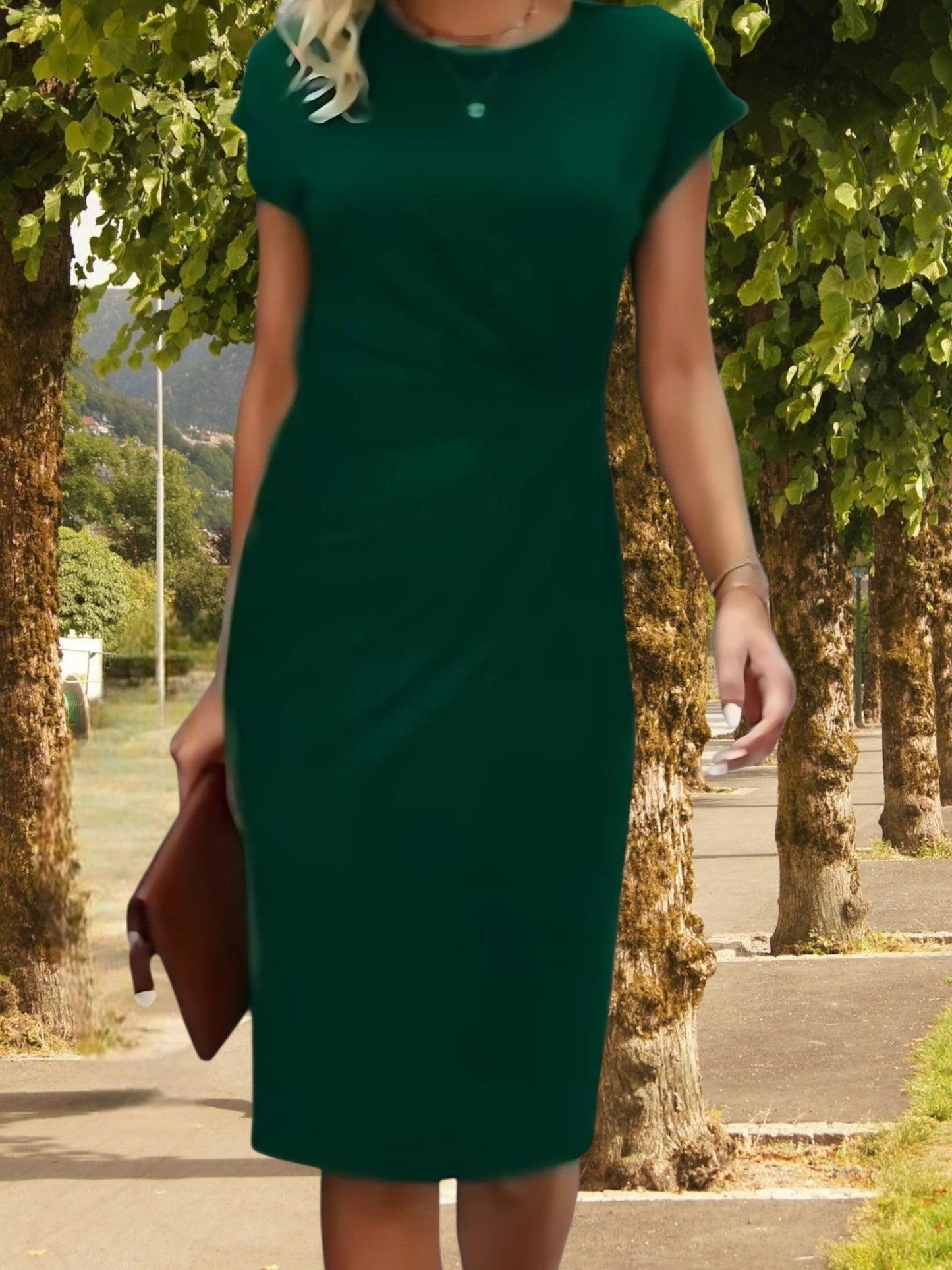 EP | Robe midi pour femme avec manches courtes et une coupe flatteuse