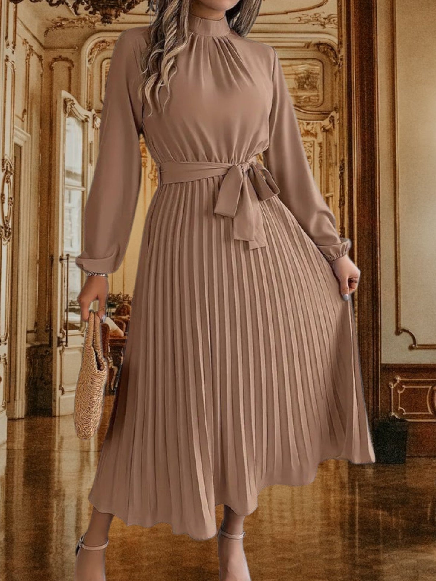 EP | Robe midi plissée avec ceinture à la taille et manches longues