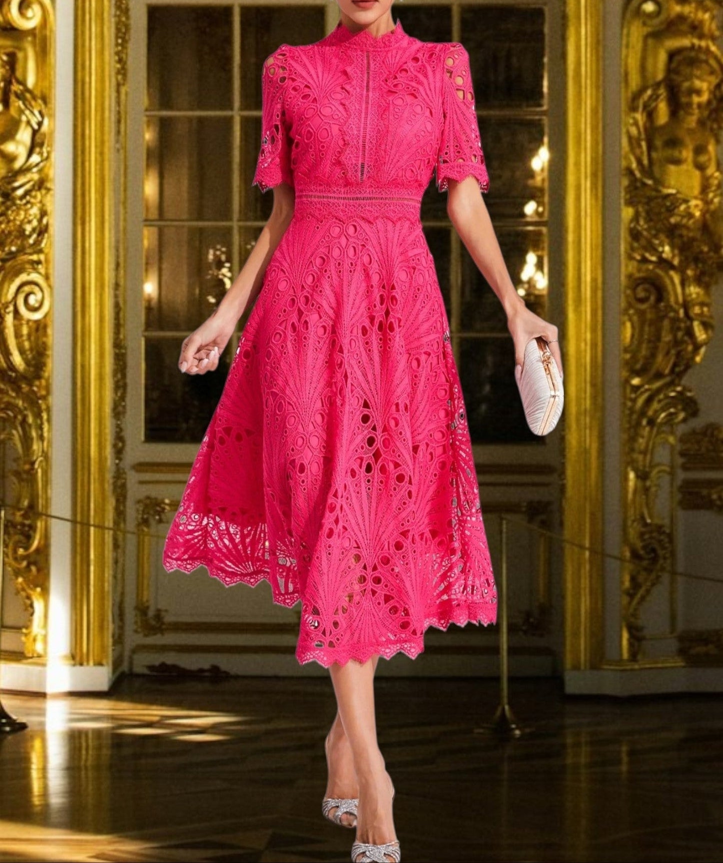 EP | Robe midi en dentelle avec un col rond flatteur