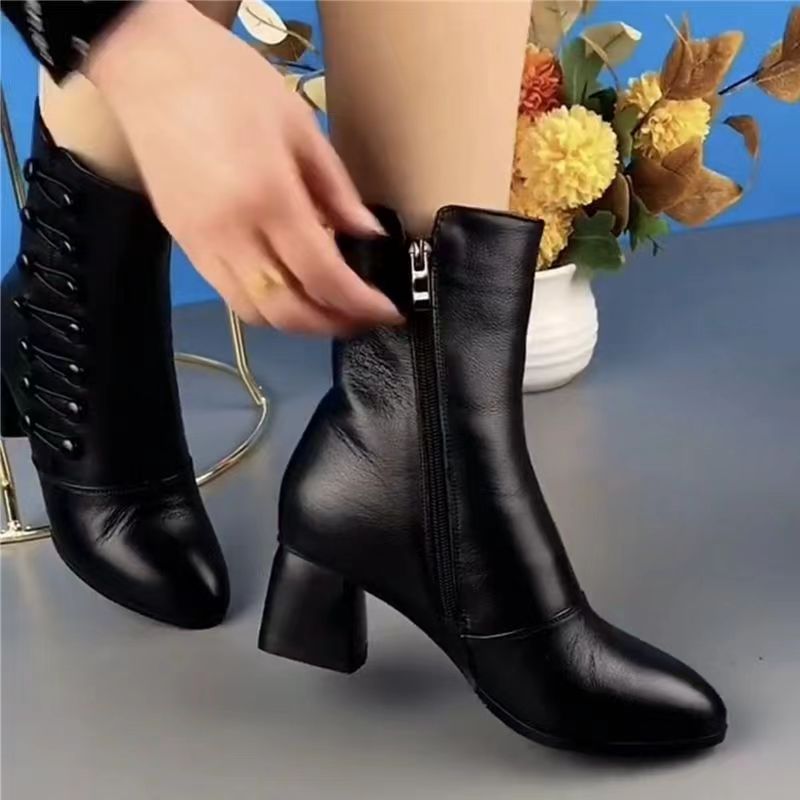 EP | Bottes élégantes avec boutons latéraux