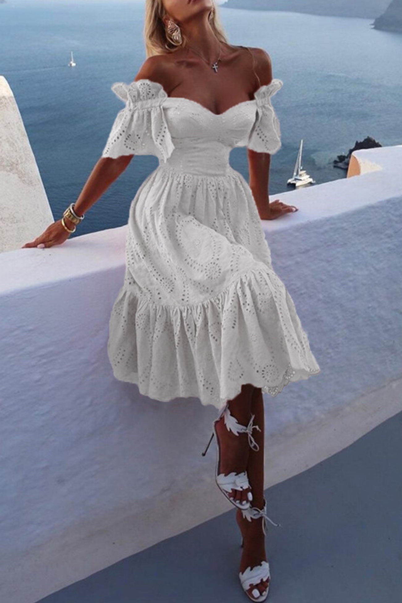 EP | Robe midi brodée avec épaules dénudées