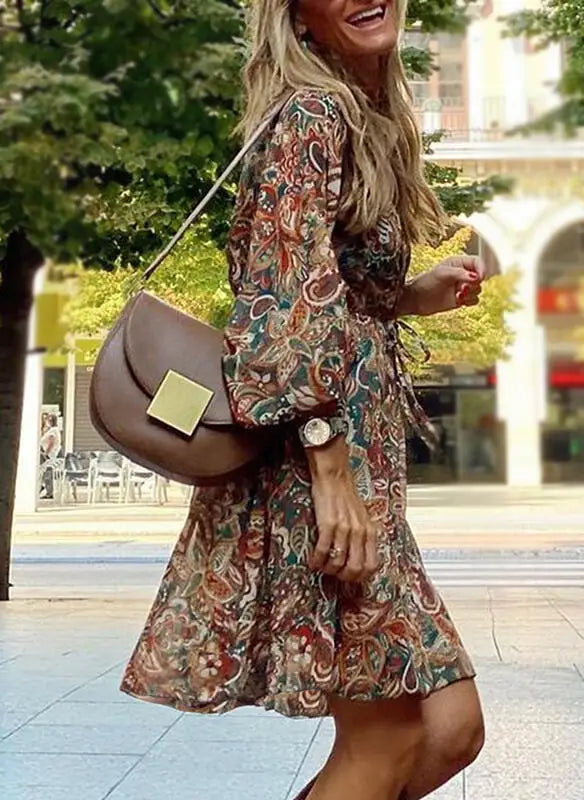 EP | Robe d'été élégante et colorée avec décolleté en V