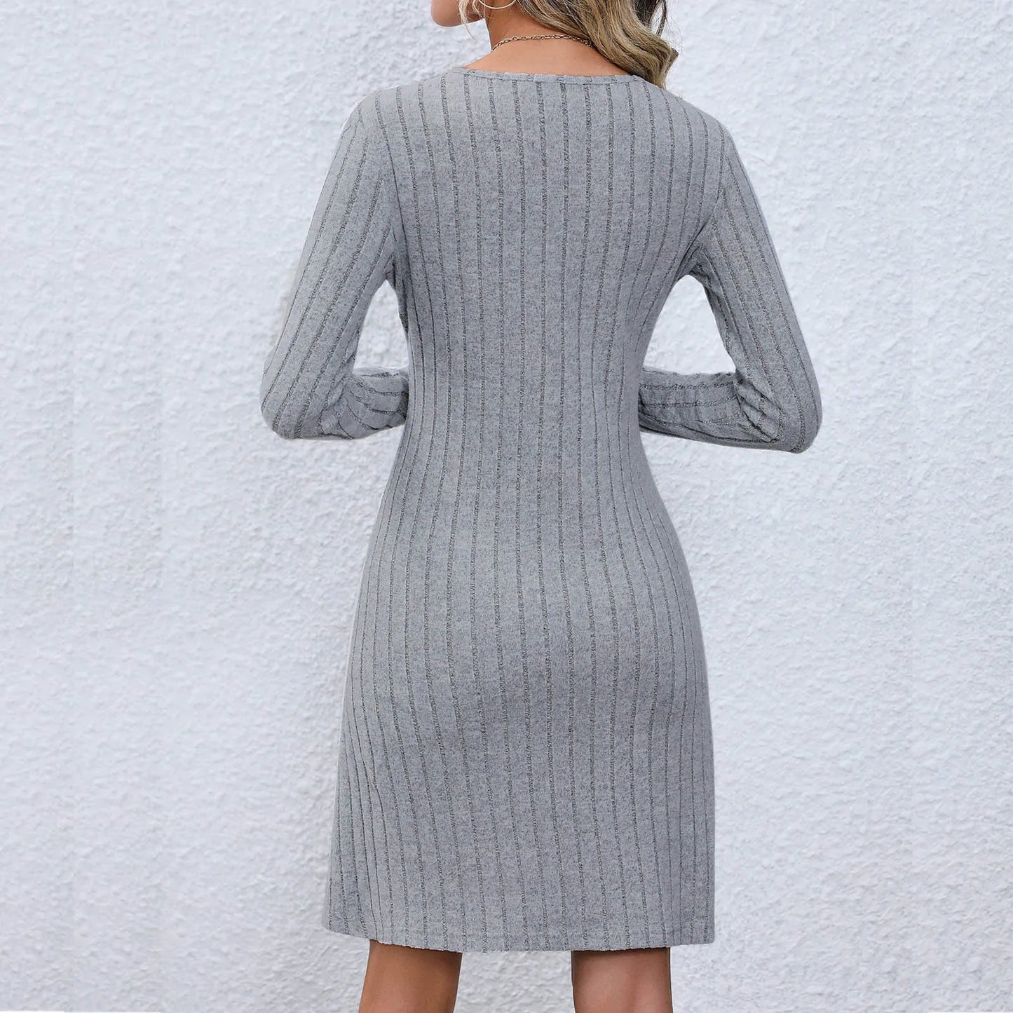 EP | Robe midi chic avec décolleté en V et taille boutonnée, manches longues, couleur unie