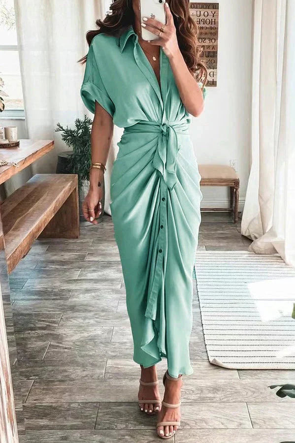 EP | Magnifique robe en satin avec boutons et voile
