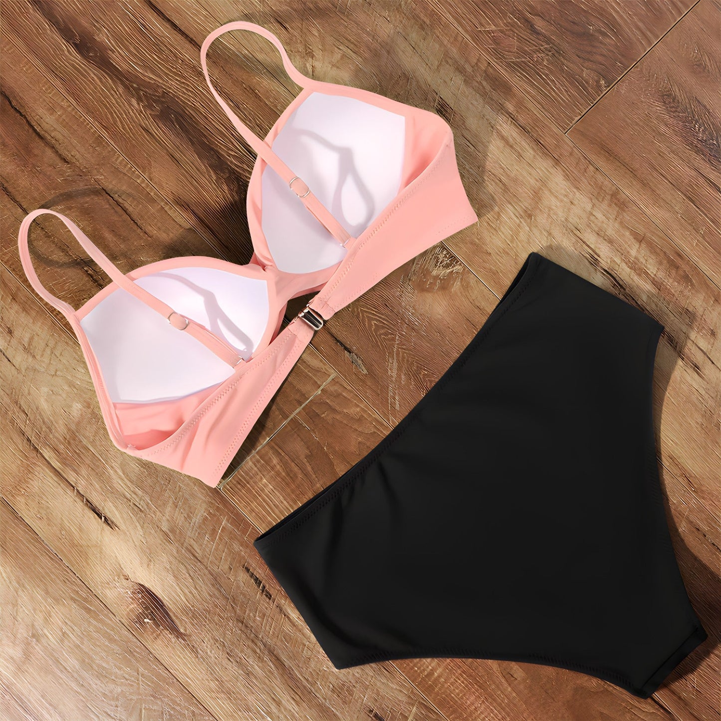 ND | Bikini taille haute avec haut twisté sur le devant