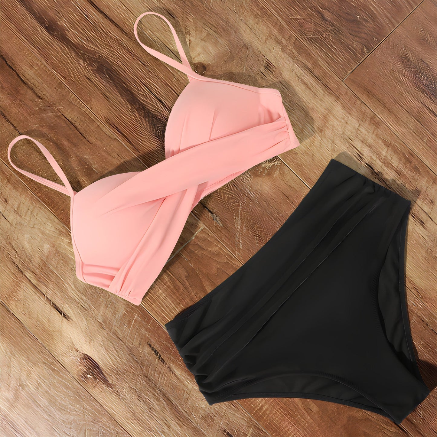 ND | Bikini taille haute avec haut twisté sur le devant