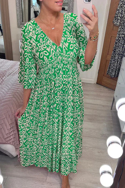 EP | Robe fleurie décontractée avec décolleté en V