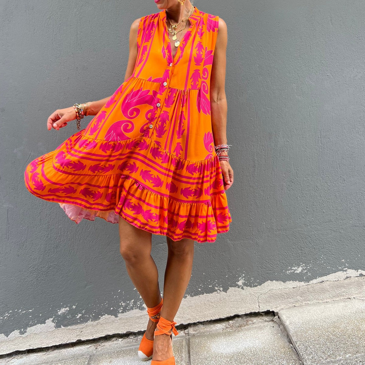 EP | Epoustouflante mini-robe orange sans manches
