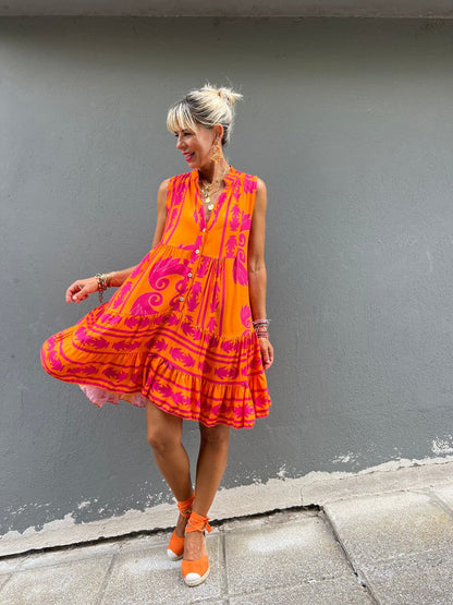 EP | Epoustouflante mini-robe orange sans manches