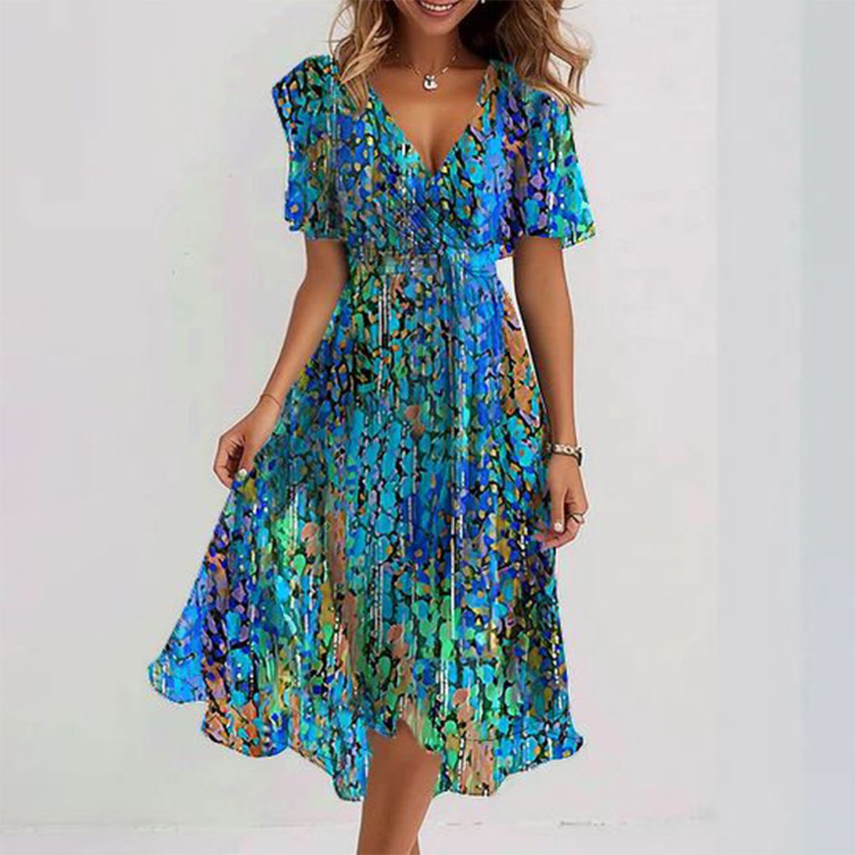 EP | Améliorez votre style avec l'étonnante robe midi Bondi Blue