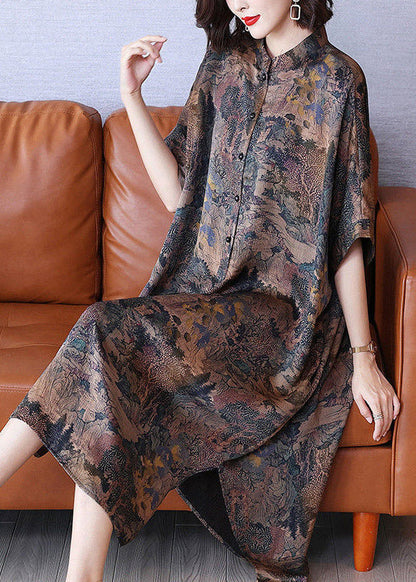 EP | Longue robe vintage à col montant, imprimée et ouverte sur les côtés