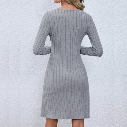 EP | Robe midi chic avec décolleté en V et taille boutonnée, manches longues, couleur unie